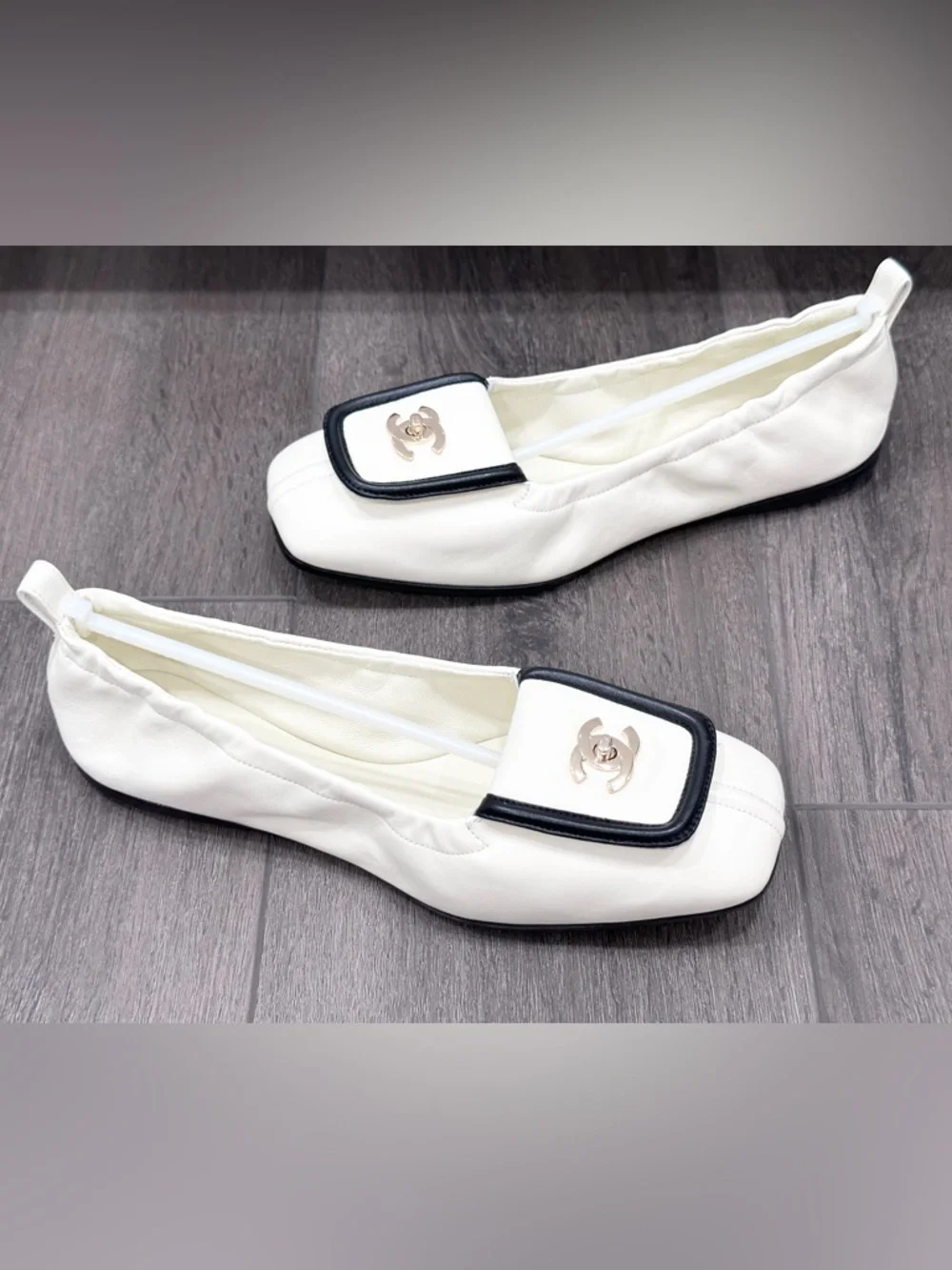 CHANEL BLAZY WHITE SQUARE TOE LEATHER CRUNCHY FLATS GOLD TURN LOCK CC LOGO 36.5 - Picture 8 of 16